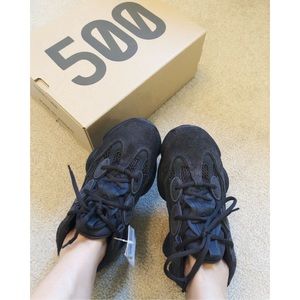 Yeezy 500 utility black